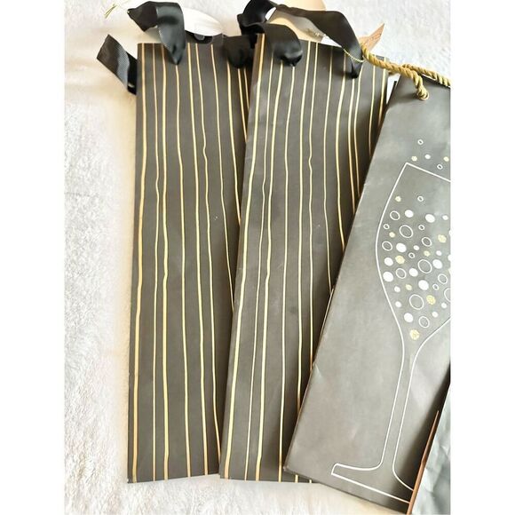 Set up for wine bottle gift bags - perfect for the holidays and New Year’s - bla - Picture 3 of 4